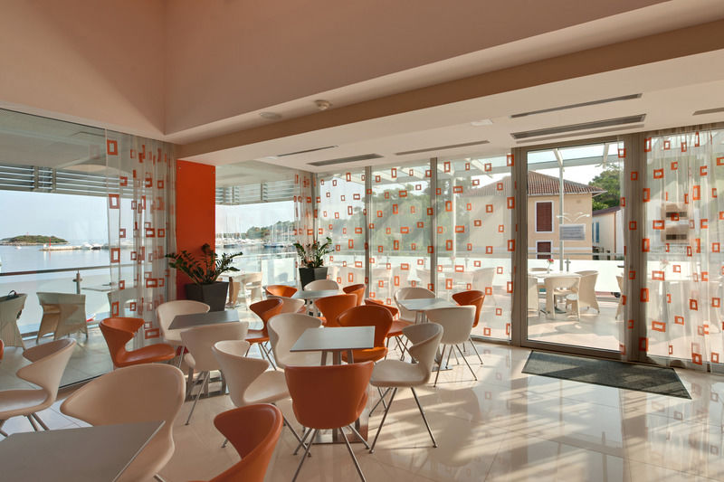 Maistra Select Riva Apartments เวอร์ซาร์ ภายนอก รูปภาพ